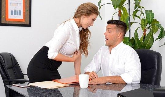 Secretary with big Tits fucked with the boss...