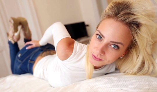 Blonde after a gentle Blowjob has not cancelled the shooting...