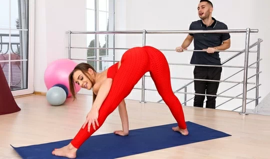 Fitness trainer put big cock in girls mouth during yoga clas...