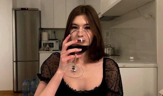 Young Russian chick gave a blowjob after a glass of wine...